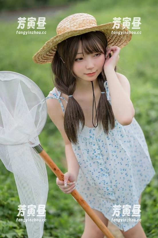 不止是书本和课桌，花铃Hana校服作品集点燃你对校园的回忆