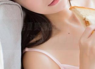 菠萝社 – 精选夏美酱的美脚图片，保证你也会直呼‘这脚，真腿靠谱吗’！