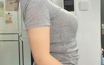 微密圈 – 这种红蓝氛围光，我只想给葱油饼er评分，底线就两分