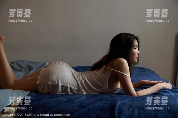 蜜桃社 - 幸福在Suki的高清图片中，连毛衣都散发着独特的气息。
