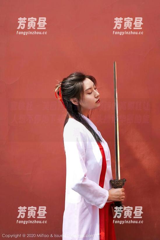 蜜桃社-李颖诗 蜜桃社 - 美图连连看,李颖诗的高跟鞋让人想不停地下载,好像一头撞进华丽的旋涡。
