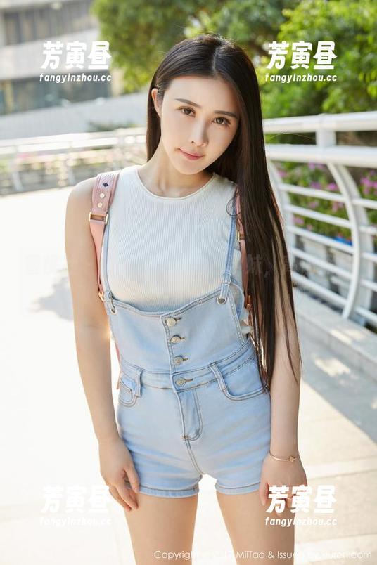 蜜桃社 - 来看杏子和她的学妹，高清照片中的秋日气息