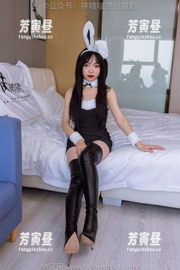 袜啵啵 - 小淳的内衣合集，竟然每一张都觉得有共鸣，我这是审美退化了吗？
