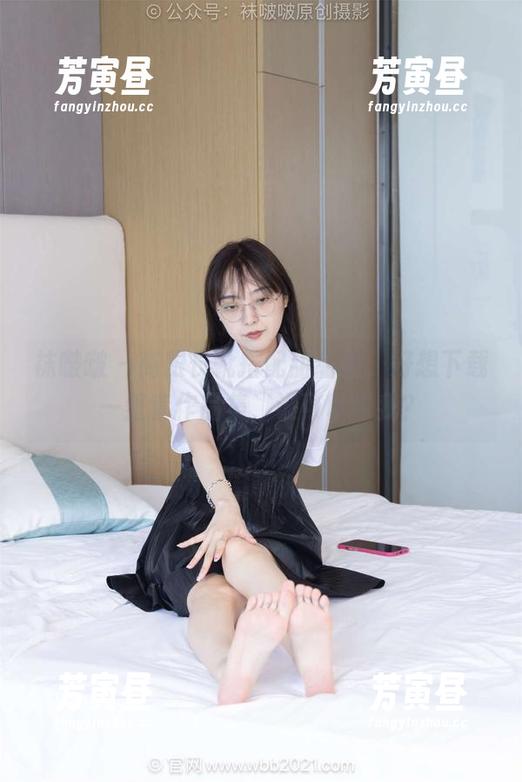 袜啵啵 - 高跟长靴搭配甜甜圈，好想下载一整套作品集，谁可以帮我？