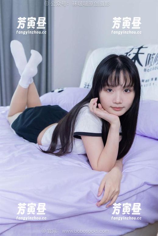 袜啵啵 - 就酱，我的下载列表里又多了一幅稚予的珠光咖丝图片！