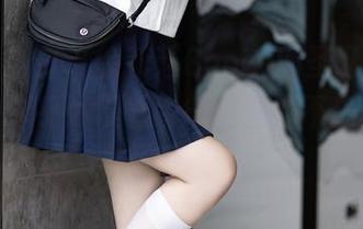 语画界 – 打开徐莉芝Booty的圣诞图集：空气中似乎弥漫着香气，像颗不确定的心事。
