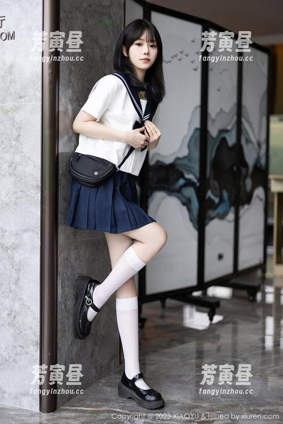 语画界 - 打开徐莉芝Booty的圣诞图集：空气中似乎弥漫着香气，像颗不确定的心事。