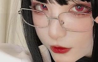 问你一个问题，起起子vvvv的COS合集会让你的自拍羞愧吗？