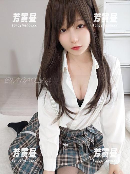 迷之呆梨 精选看点:迷之呆梨在看哪里?她的视线真让人琢磨不透!