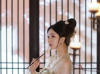 说走就走的私拍路，露儿大魔王与禁闭者娜恰的妙趣横生。