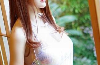青豆客 – 是否觉得艾小青的高清吊带写了一篇无声的幽默剧？