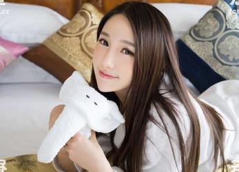 青豆客 – 图集分享：看！魏扭扭用套装打破了这个秋天的低沉！