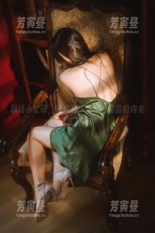 职场小忙碌，来点甜：香草喵露露的内衣分享系列！